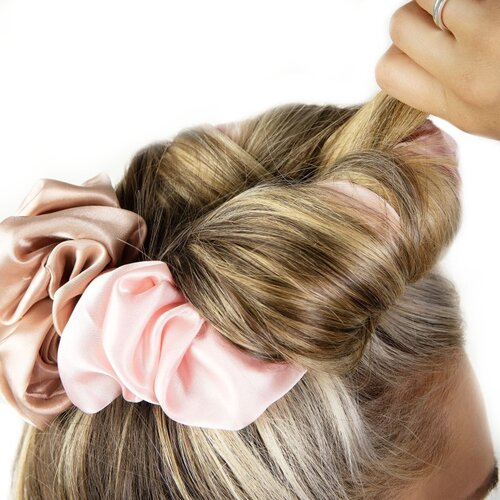 Brushworks Heatless Curling Scrunchie gumica za uvijanje kose 1 kom Slike