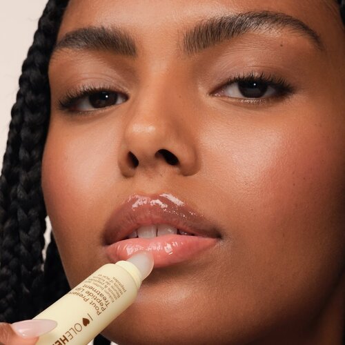 OLEHENRIKSEN Pout Preserve Peptide Lip Treatment vlažilni sijaj za ustnice odtenek Vanilla Bonbon 12 ml Slike