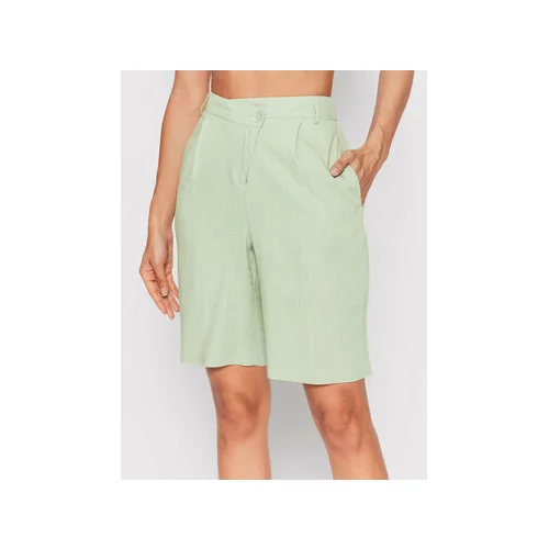 Vero Moda Kratke hlače iz tkanine Josie 10260287 Zelena Regular Fit