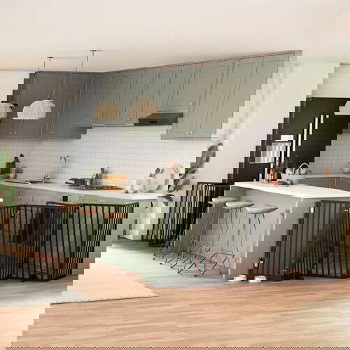 vidaXL Ograda za pse z vrati zložljiva 12 panelov črna 600 cm les Cene