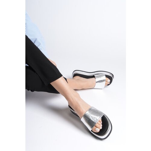 Capone Outfitters Women's Wedge Heel Single Strap Metallic Slippers Slike