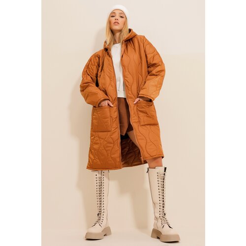 Trend Alaçatı Stili women's camel double pockets front double zipper hooded long puffer coat Slike