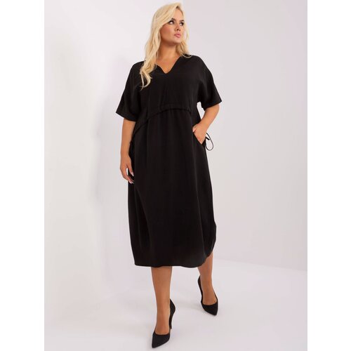 Fashion Hunters Black Plus Dress with V-Neck ZULUNA Slike
