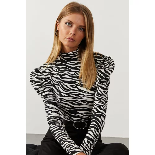 Cool & Sexy Women's Black-White Balloon Sleeve Zebra Pattern Blouse