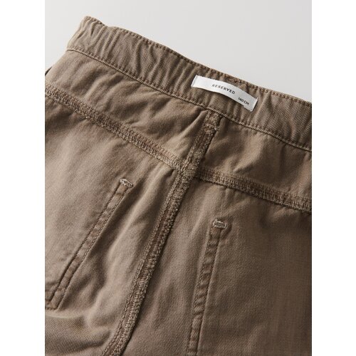Reserved Hlače classic denim regular - Rjava Slike