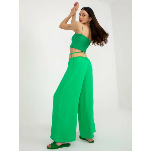 Fashion Hunters Green wide trousers made of fabric with a belt