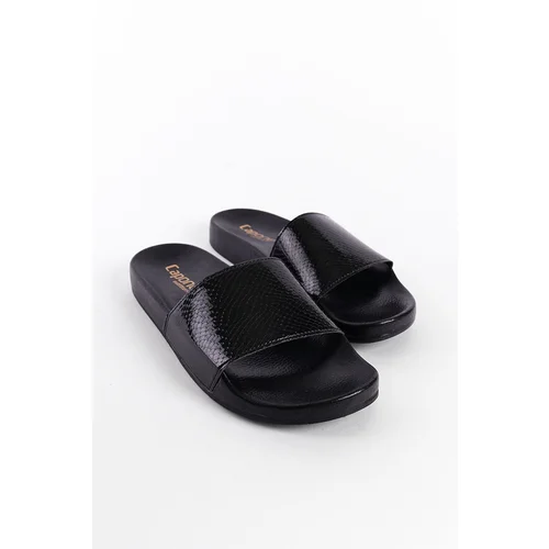 Capone Outfitters Women's Slippers