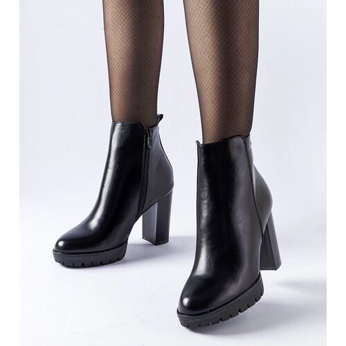 Gemre Black insulated ankle boots on a high block heel Mulini Slike