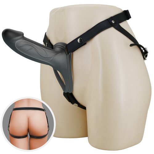 Pretty Love 2025 STRAP-ON Pretty Love Landon Black Cene