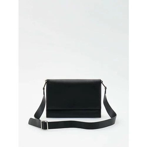 Reserved torbica iz imitacije usnja - črna