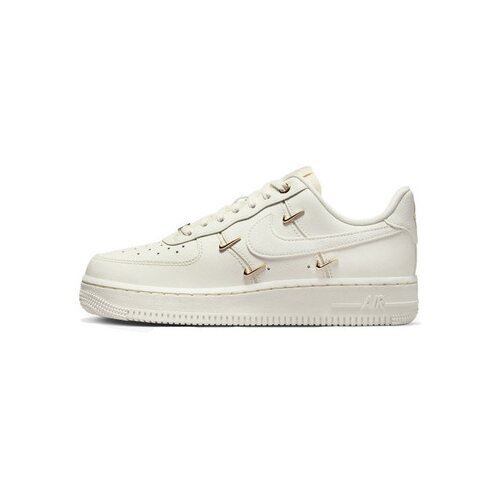 Nike Nizke superge Air Force 1 '07 LX CN Sail Gold Swooshes pisana Cene