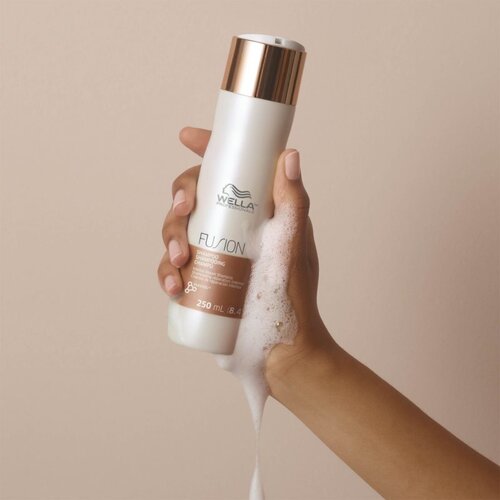 Wella Professionals fusion &amp;scaron;ampon za njegu obojene kose 250 ml za žene Slike