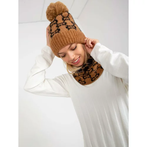 Fashion Hunters Women's camel and black winter hat with a pompom
