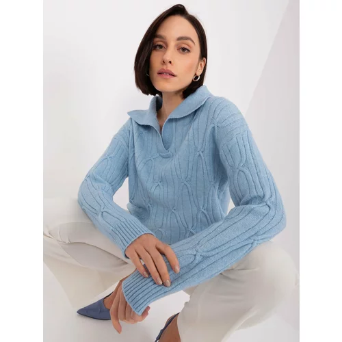 Fashion Hunters Light blue sweater with cables and collar