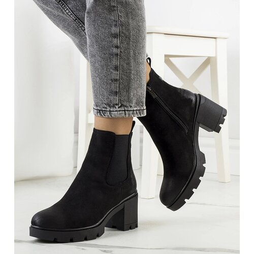 Gemre Black suede ankle boots with Svelte heels Slike