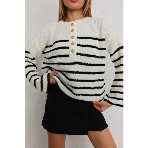 BİKELİFE Women&amp;#039;s White Oversize Gold Buttoned Striped Thick Knitwear Sweater Slike