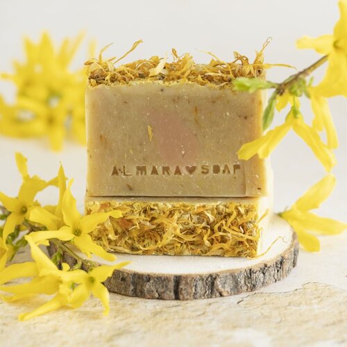 Almara Soap Natural Calendula naravno milo za suho in občutljivo kožo 90 g Slike