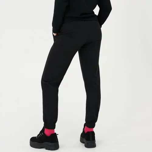 Sinsay - Športne hlače Basic - Črna