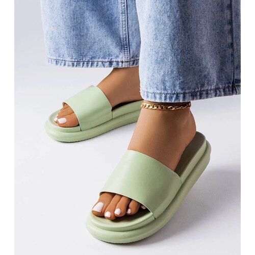 D/CEO White slides Ypsy Slike