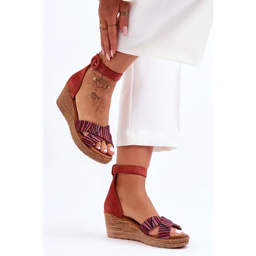 Kesi Suede wedge sandals Maciejka 04565-44 red