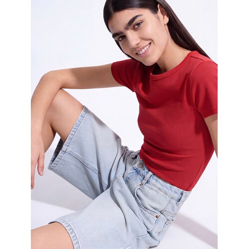 Reserved Slim fit majica kratkih rukava s mje&scaron;avinom modalnih vlakana - crvena Cijene