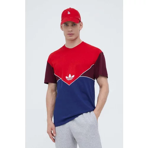 Adidas Bombažna kratka majica rdeča barva