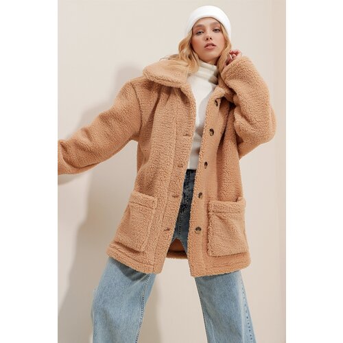 Trend Ala&amp;ccedil;atı Stili Women&amp;#039;s Tan Polo Collar Double Pocketed Plush Coat with Buttons in the Front Slike