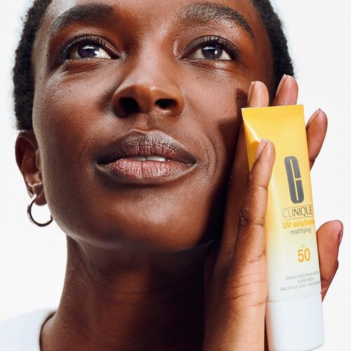 Clinique Sun UV Solutions Matifying Sunscreen SPF 50 krema za sončenje za obraz z mat učinkom 40 ml Slike