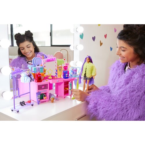 Barbie Igralni komplet z , styling mizo in več kot 45 dodatki Slike
