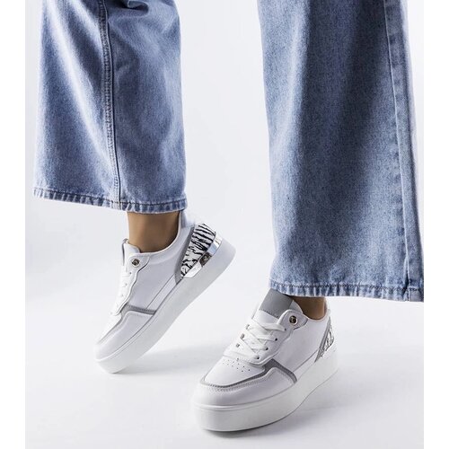 D/CEO White trainers Justar Cene