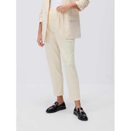 Reserved Jogger hlače s naborima - svjetložuto Cijene