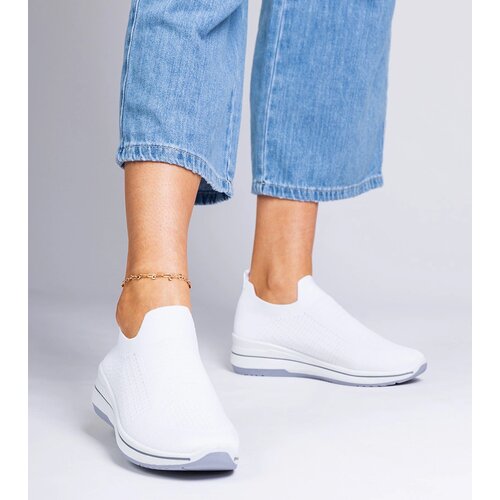 Gemre White slip-on sports sneakers Leonela Slike