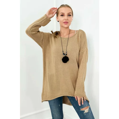 Kesi Sweater with Camel necklace