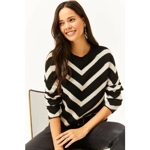 Olalook Women's Black Soft Textured Bias Knitwear Sweater