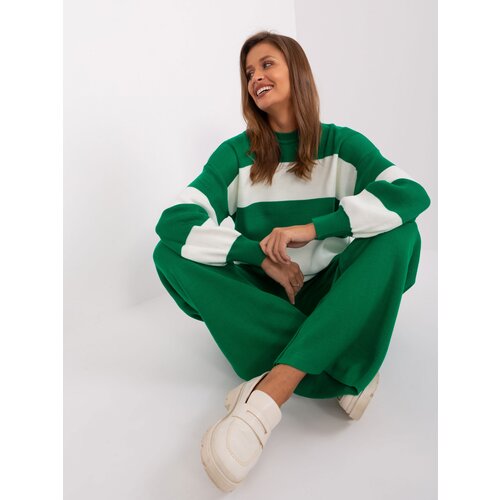 Fashion Hunters Green and ecru oversize sweater with wide stripes Cene