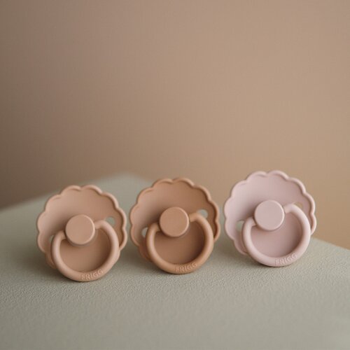 FRIGG&amp;reg; frigg&amp;acirc;&amp;reg; duda varalica daisy natural rubber blush &amp;amp; woodchuck Slike