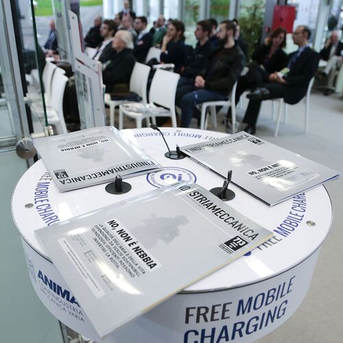 PLUG-IN Box Lounge stolić za punjenje mobitela Slike