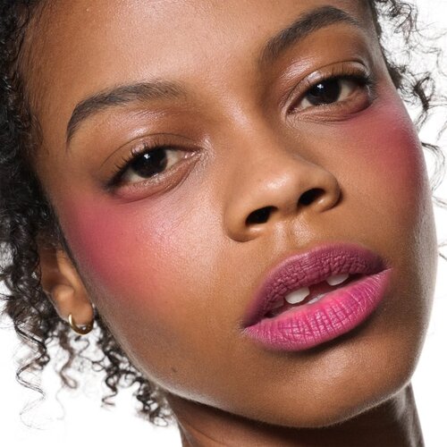 MAC Cosmetics Powder Kiss Lip + Cheek Mousse večnamensko ličilo za ustnice in lica odtenek Make It Fashun! 5 ml Slike