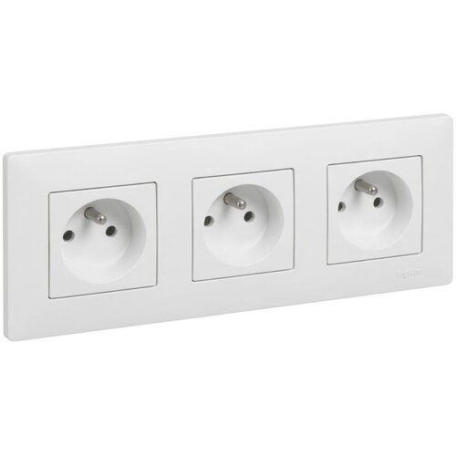 Legrand Trostruka zidna utičnica 250V/16A sa ramom NILOE STEP bela Slike