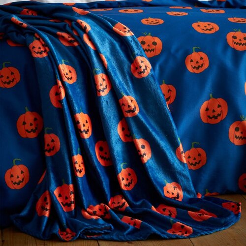Catherine Lansfield Modra/oranžna odeja z motivom za noč čarovnic iz mikropli&amp;scaron;a 130x170 cm Halloween Pumpkins &amp;ndash; Slike