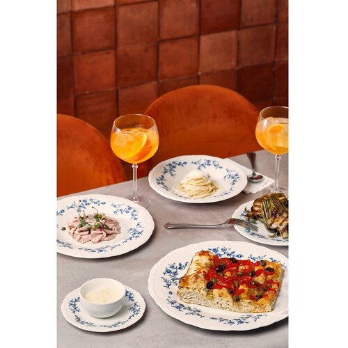 BonBistro Bel/moder ju&amp;scaron;ni porcelanast krožnik &amp;oslash; 23,5 cm Retro &amp;ndash; Slike