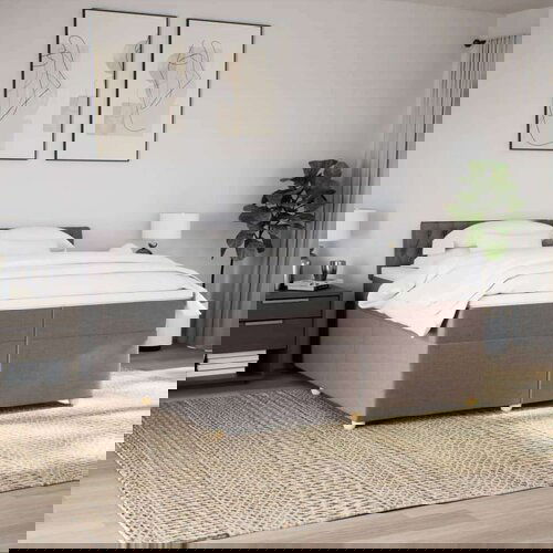 VidaXL Krevet s oprugama i madracem smeđesivi 200x200 cm od tkanine Slike