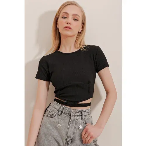 Trend Alaçatı Stili Women's Black Crew Neck Chain Detail Crop Blouse