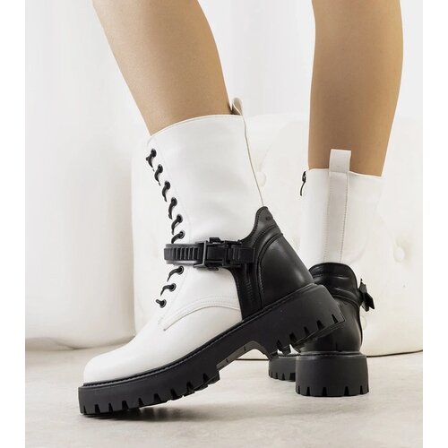 D/CEO Black patent leather strada boots Cene
