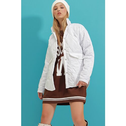 Trend Ala&amp;ccedil;atı Stili Women&amp;#039;s White Baby Collar Lined Pocket Quilted Coat Slike