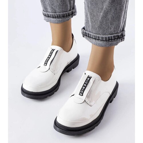 Gemre White patent leather Legget shoes Cene
