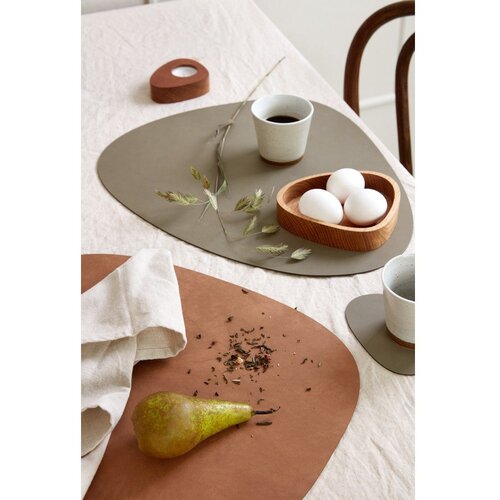LIND DNA Pogrinjek iz eko usnja 37x44 cm Curve L Double Nupo &amp;ndash; Slike