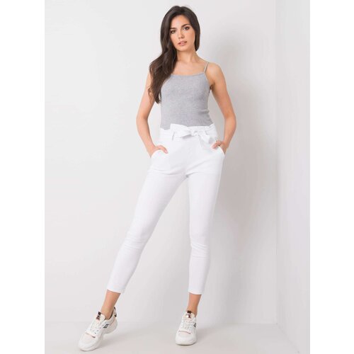 Fashion Hunters White fabric trousers with belt Slike