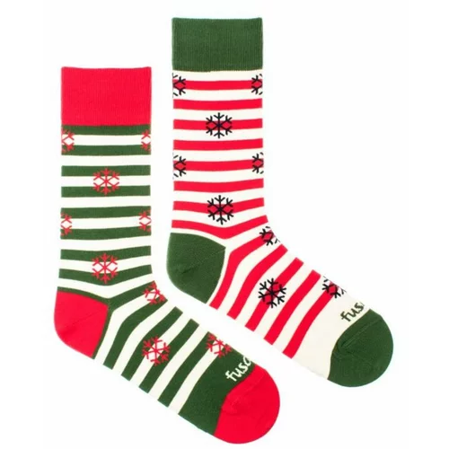 Fusakle Red-green patterned Christmas socks in the snow