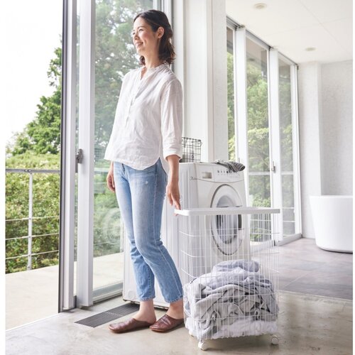 YAMAZAKI Bijela metalna ko&amp;scaron;ara za rublje 55 l Tower &amp;ndash; Slike